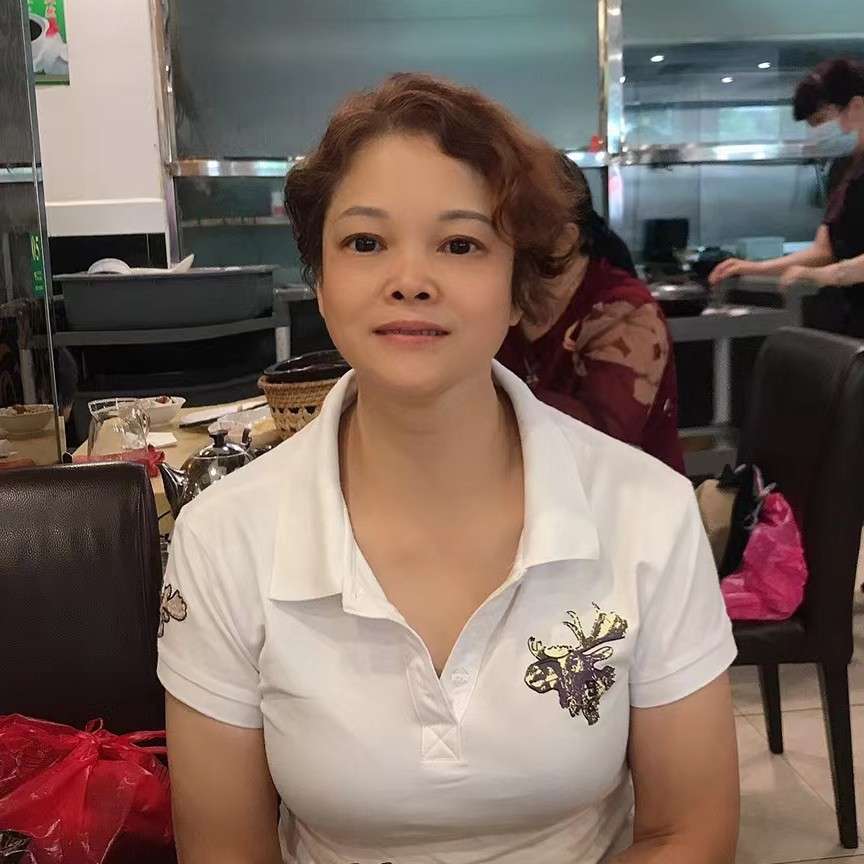 平常浅吻小蚂蚁的照片