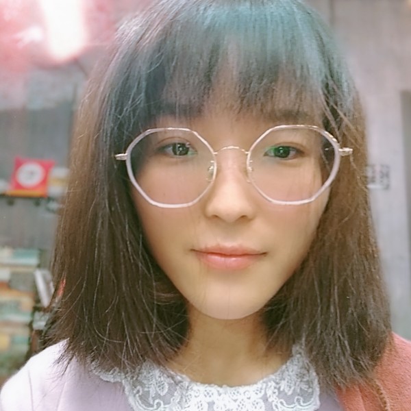 弱小的仙人掌的照片