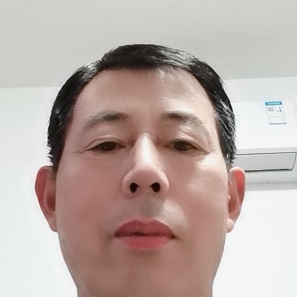 高贵蹙眉晨阳的照片