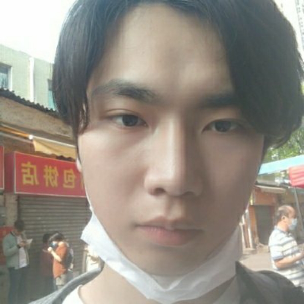 不会聊天的丑男孩的照片