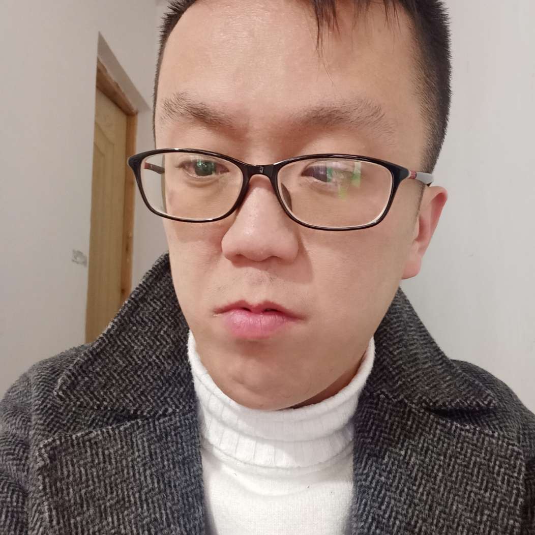 细心闻蓝天的照片