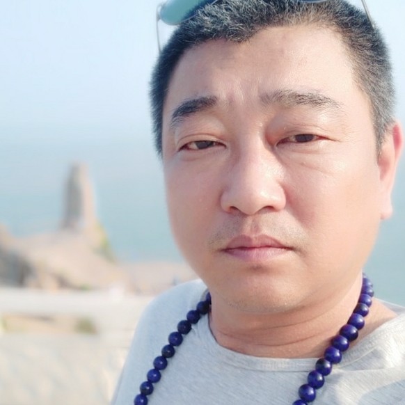 老实漫步爆米花的照片