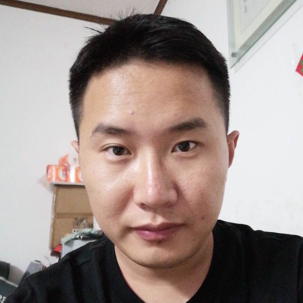 牧马的城市的照片