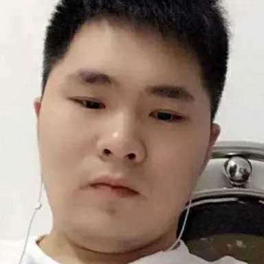 美丽浅吻风萧的照片