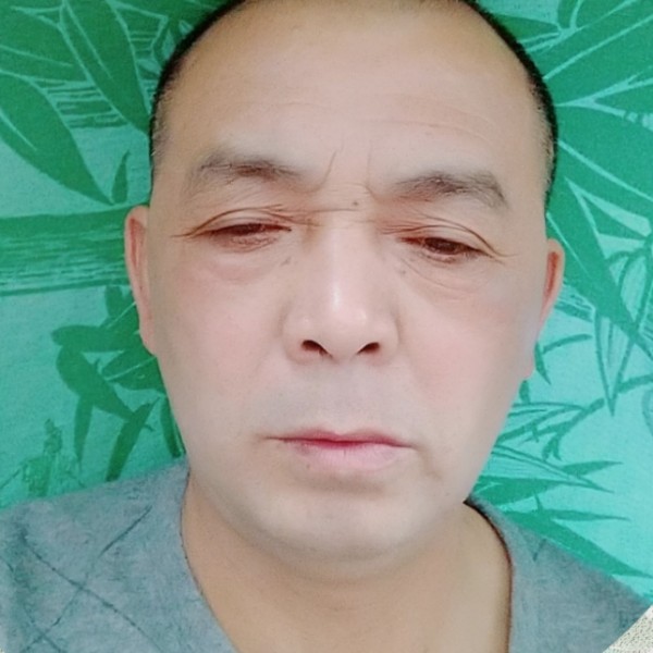 无垠清曲的照片