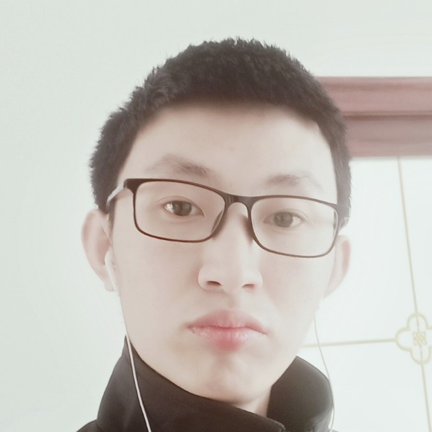 45°仰望晴空的照片