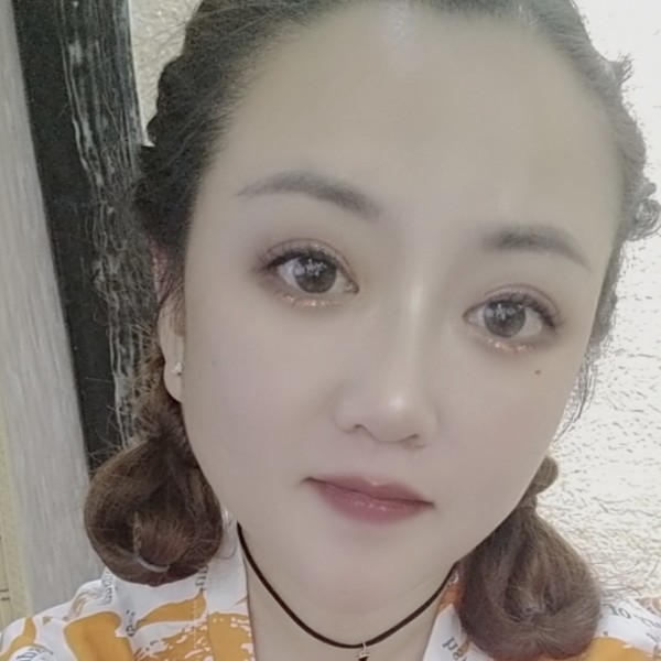 安静漫步蝶衣的照片