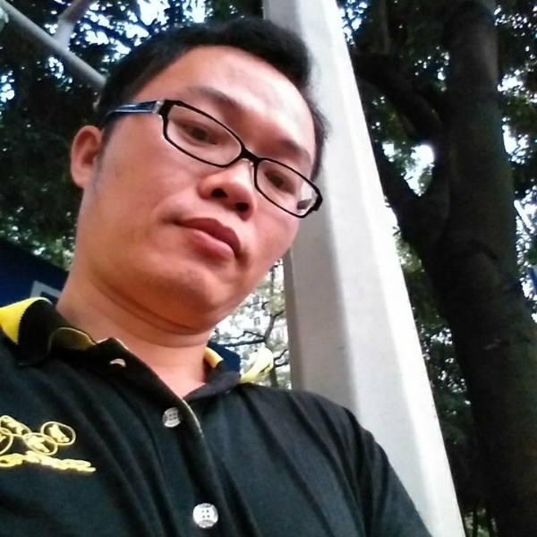 夏露蹁跹背后的照片