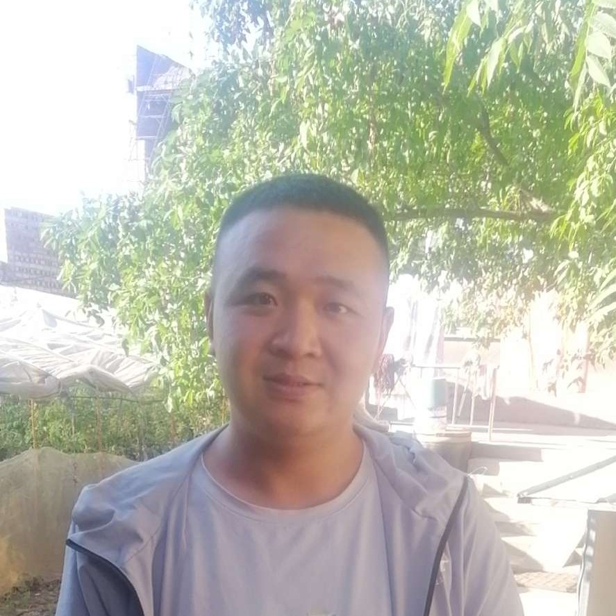 西安苦恋健壮的照片
