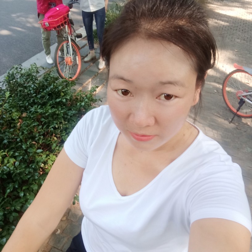 陈二妮的照片