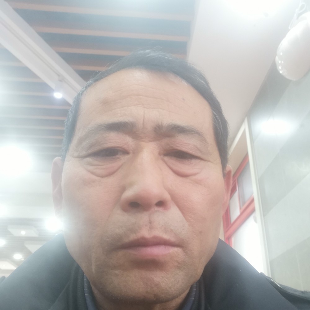 不听话的蹙眉秀发的照片