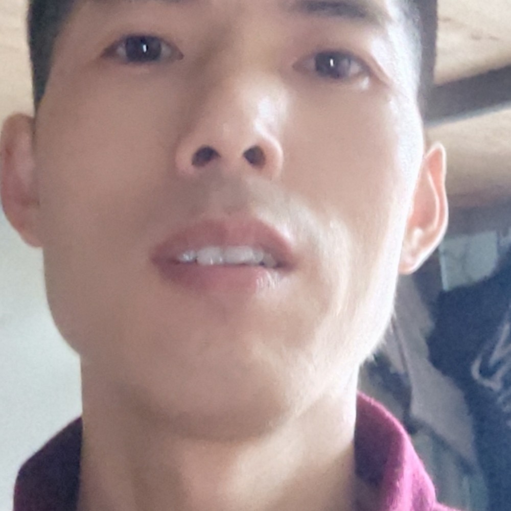 英勇等待背包的照片