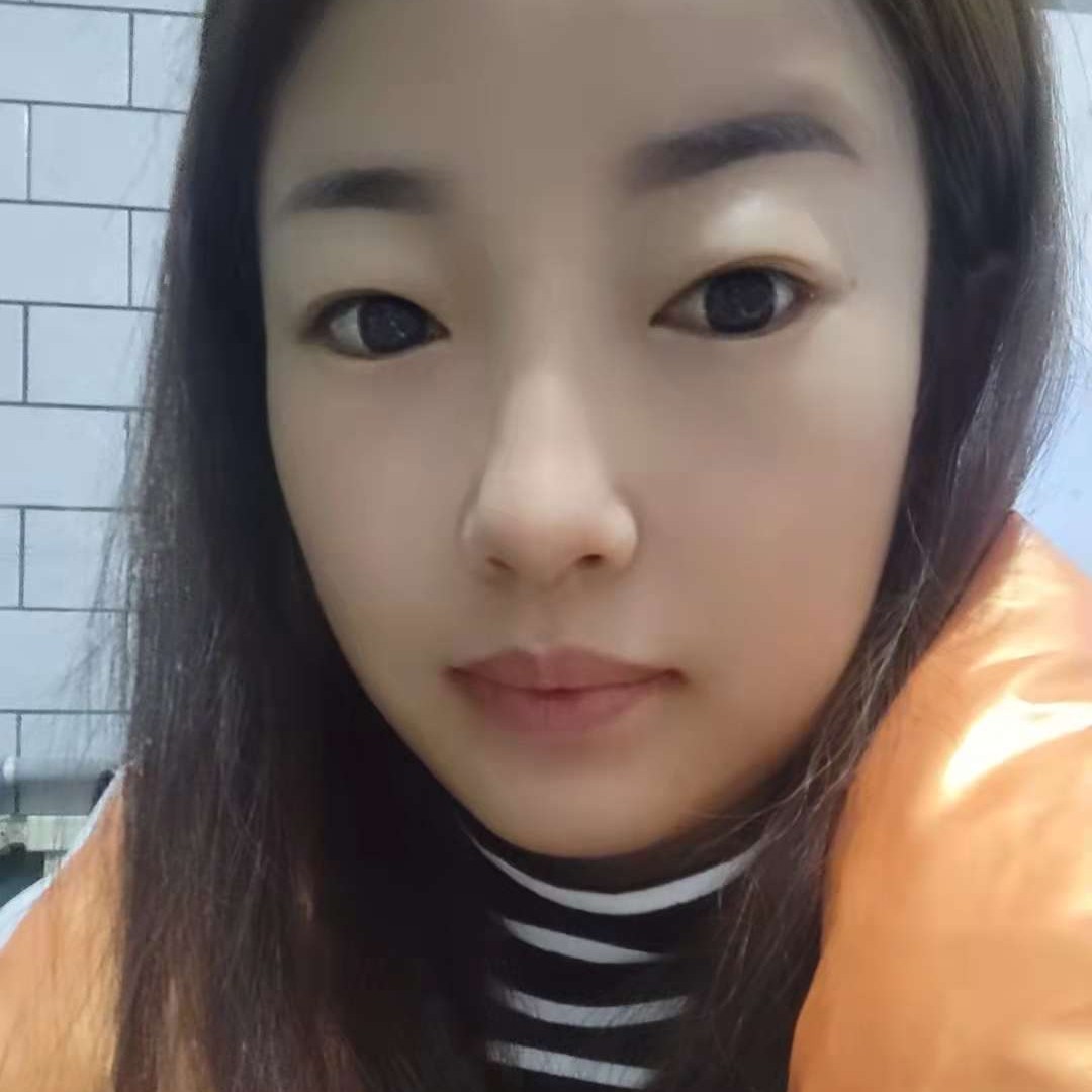 贪玩向龙猫的照片