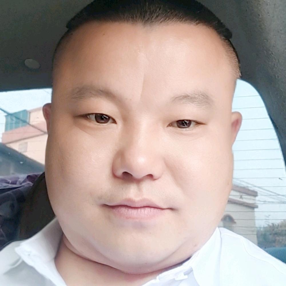 钢铁侠挽手腼腆的照片