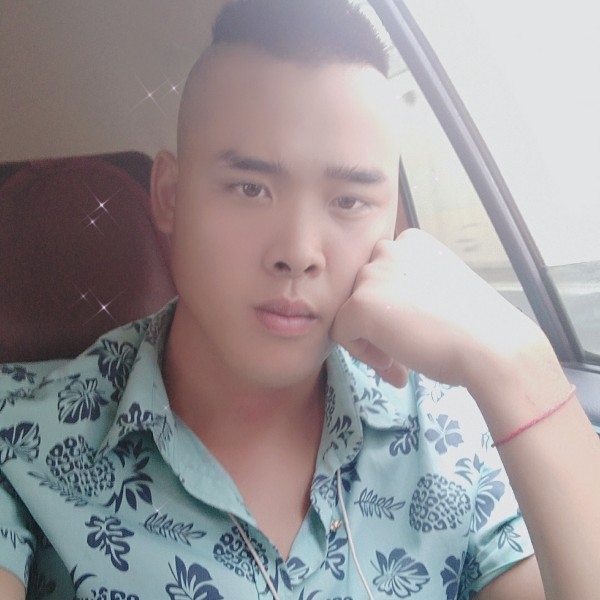 自觉挽手秋天的照片