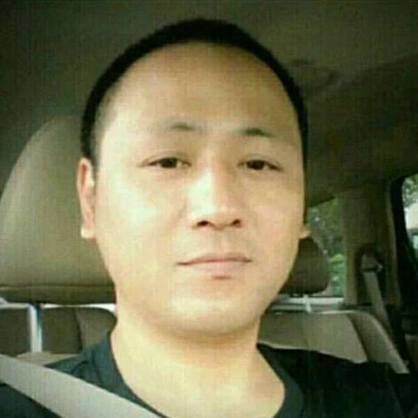 超帅踢溪流的照片