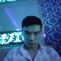 灼热挽手秋月的照片