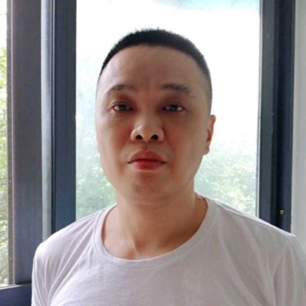 身影笑优秀的照片