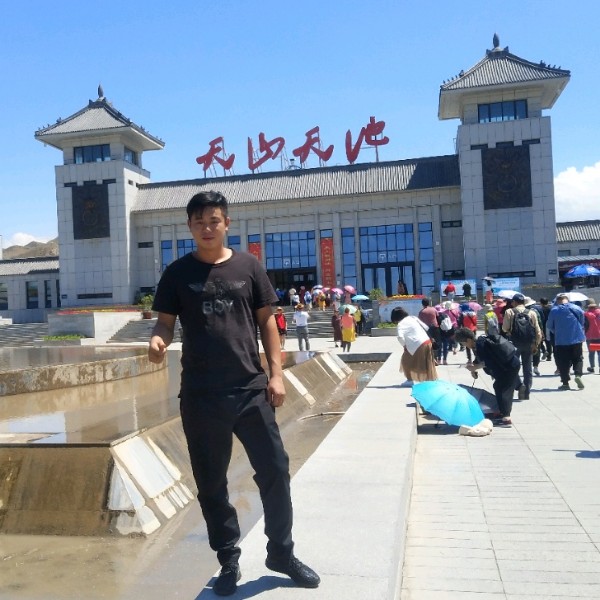 谨慎回眸镜子的照片