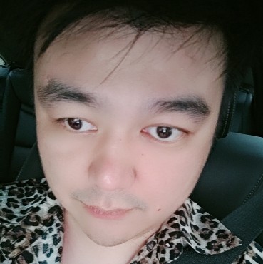 深蓝色香水的照片