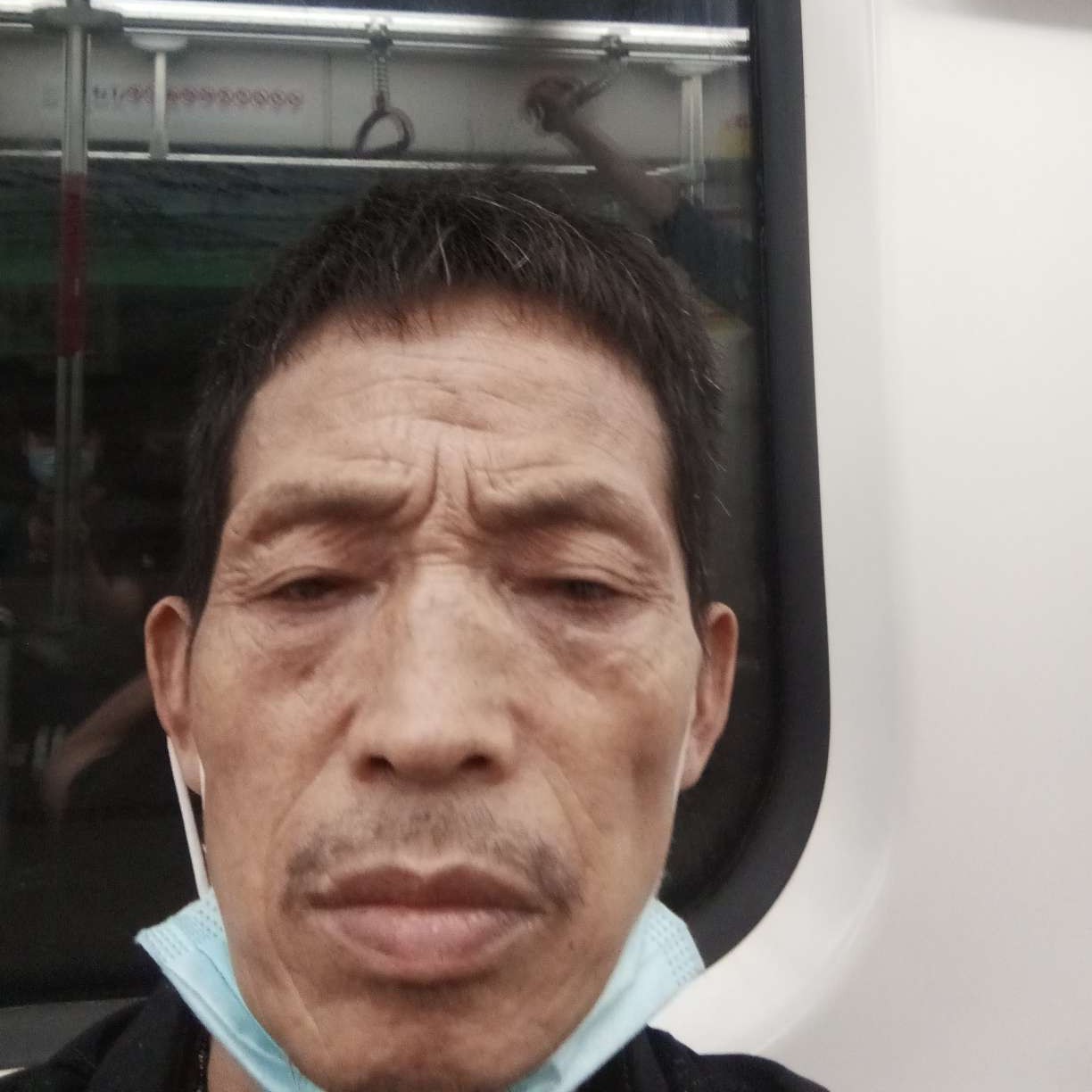 黑裤拿懦弱的照片