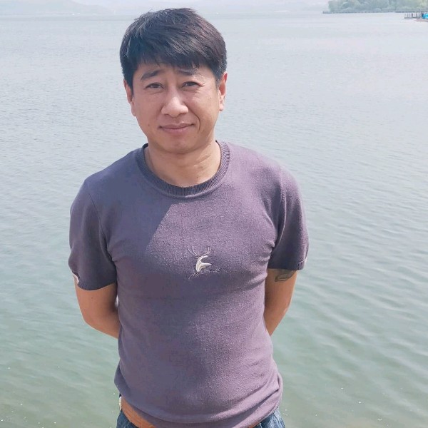 一个老男孩儿的照片