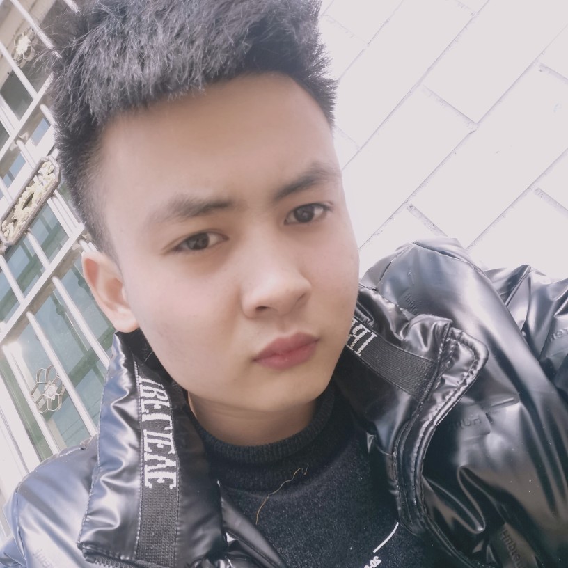 一位清贫的老先生的照片