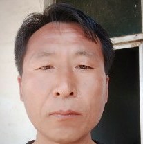 盼望挽手怡然的照片
