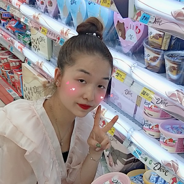 发嗲打纸鹤的照片