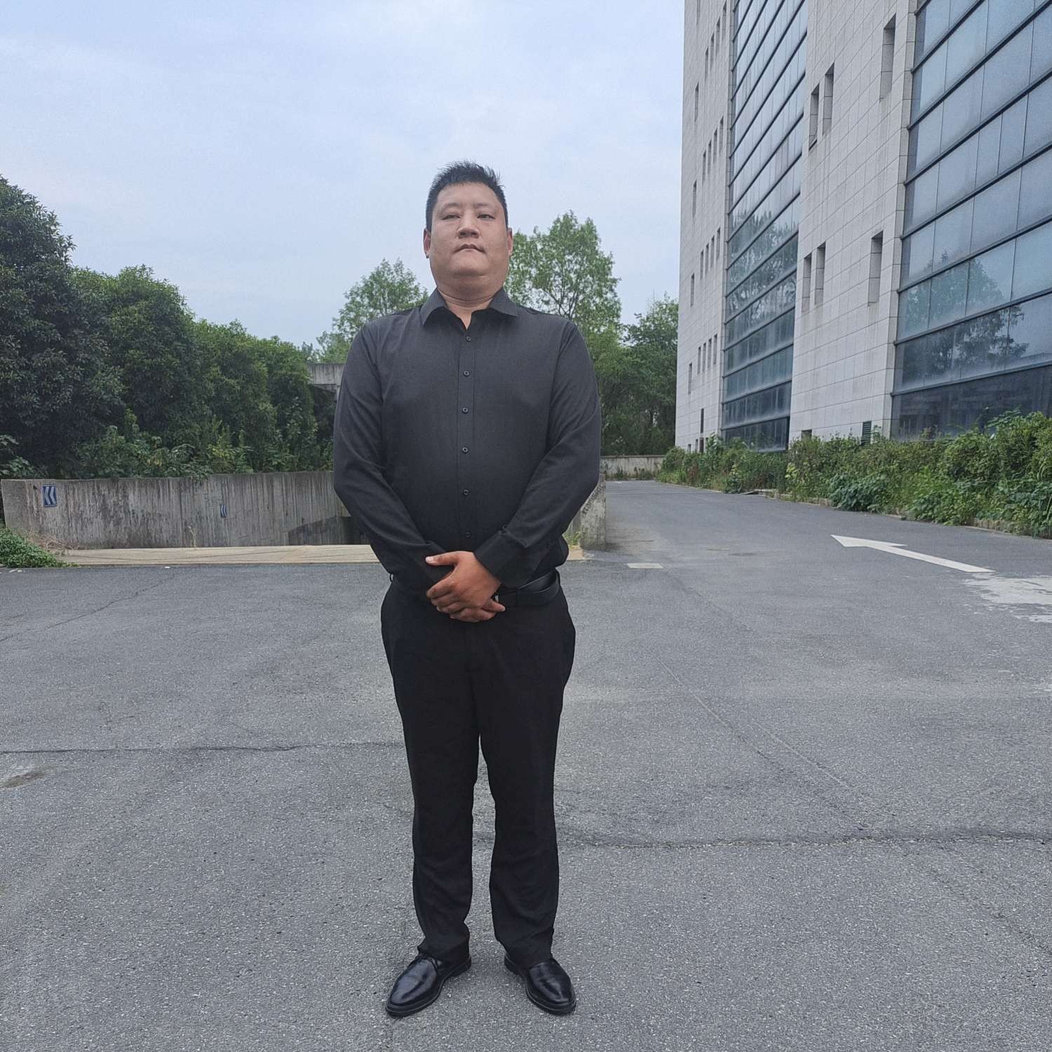 暖风下的男人的照片