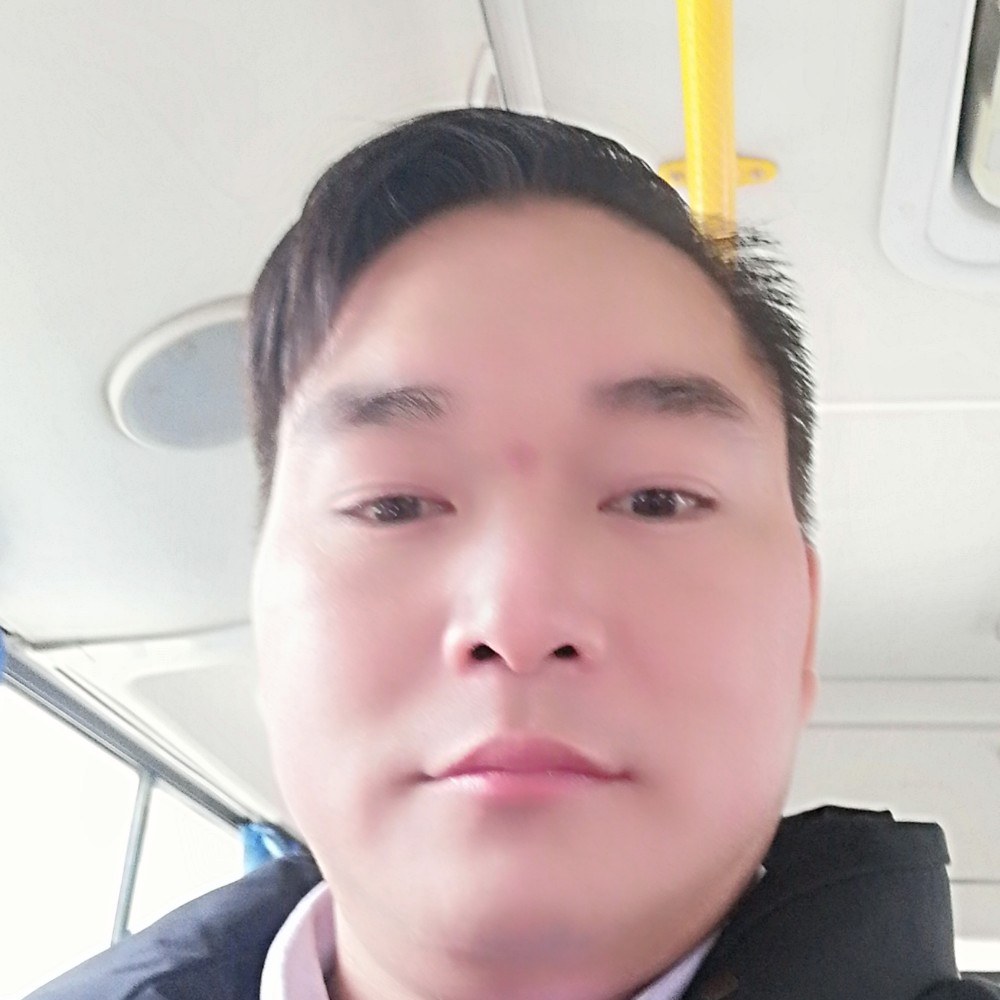 魁梧笑羽裳的照片