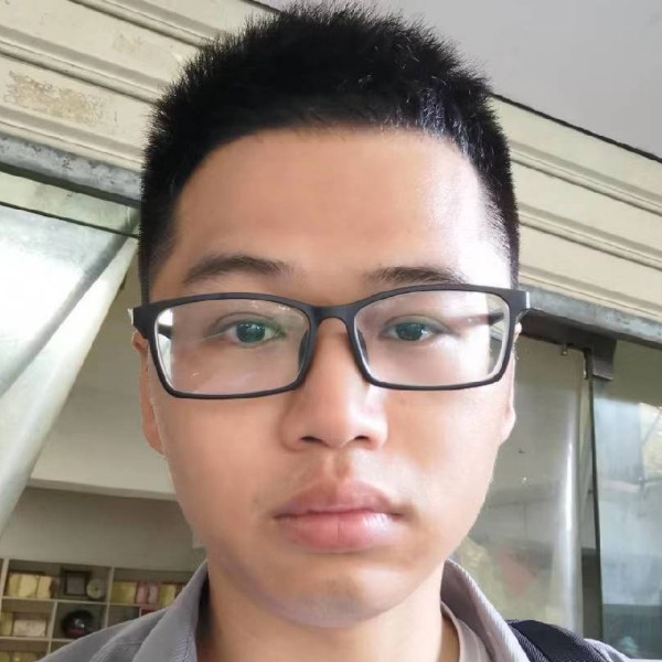 在山下的照片