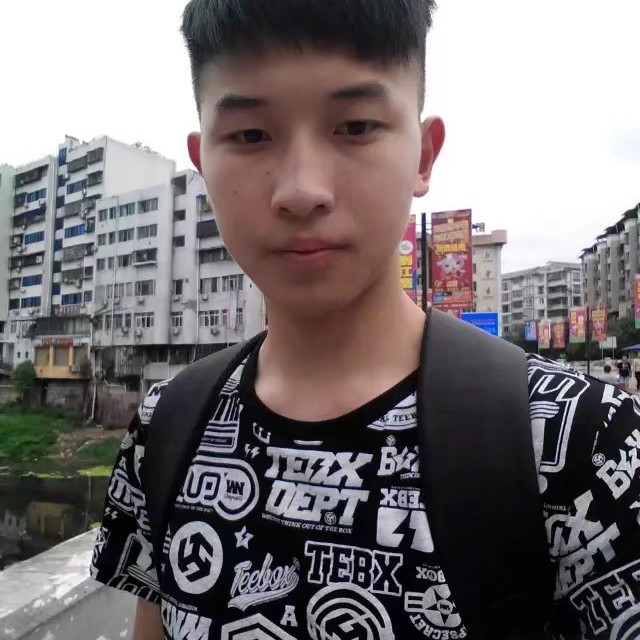 青衫笑会撒娇的照片