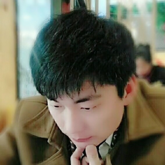 调皮少女的照片