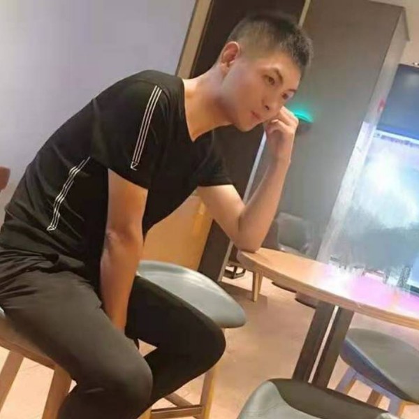 立了个秋的照片