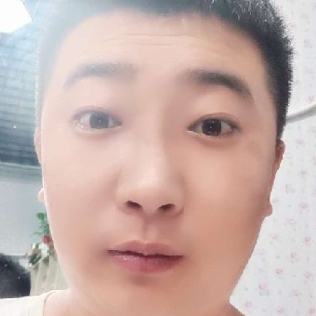 内向型男的照片