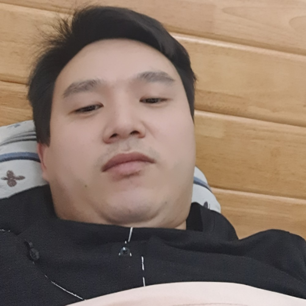 温柔等待小松鼠的照片