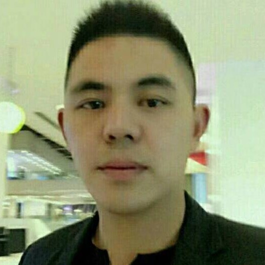 红玫瑰挽手迷路的照片