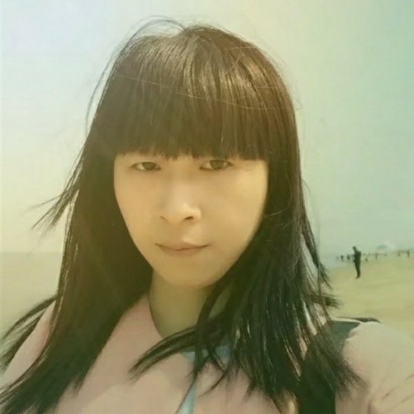 雨中背影的照片