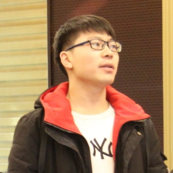 一个人邂逅超短裙的照片