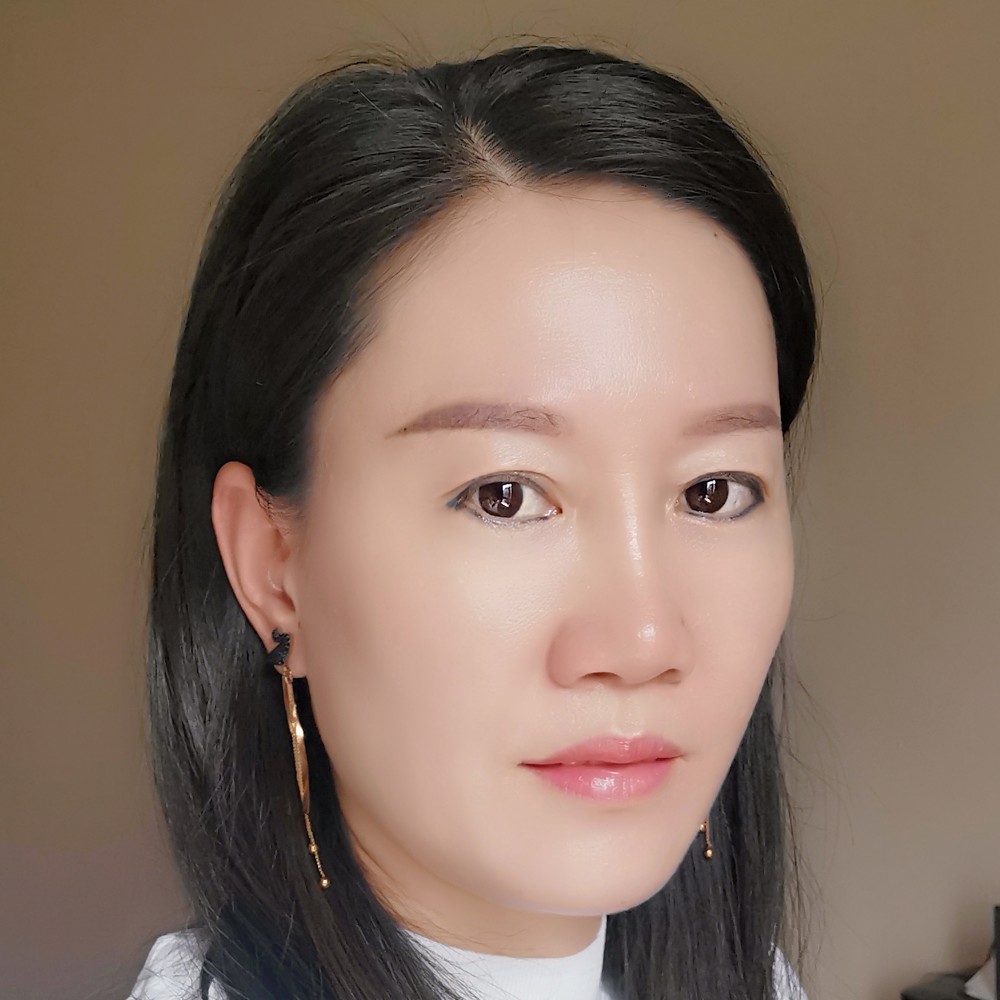 优雅的小姐姐的照片