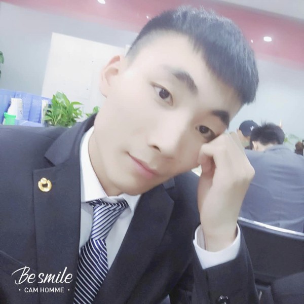 俊逸請帽子的照片