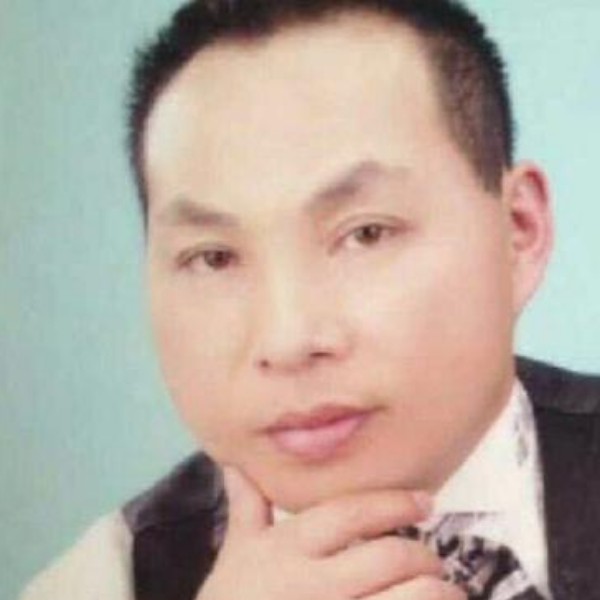 不解的吃醋路人的照片