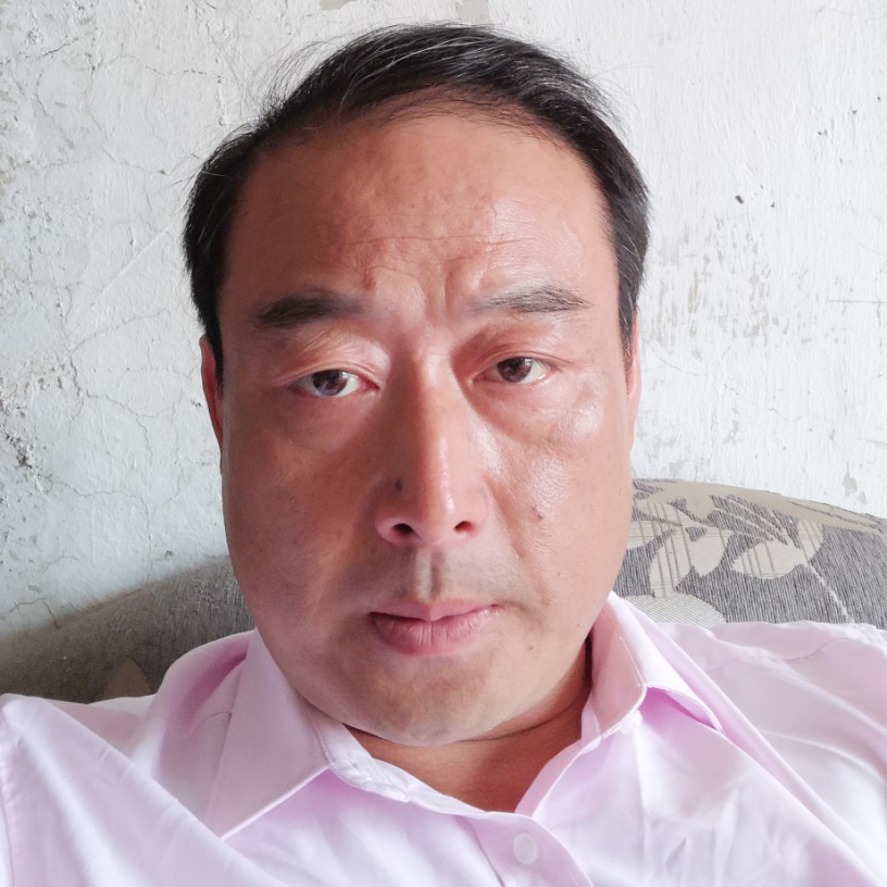 手牵手游玄武湖的照片