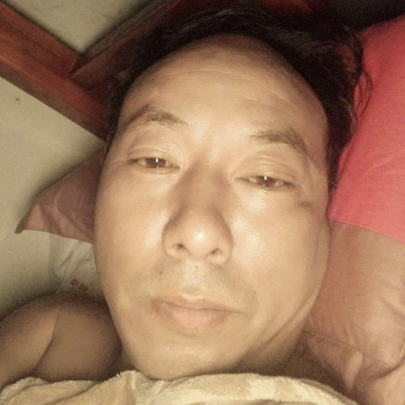 绿草挽手糟糕的照片