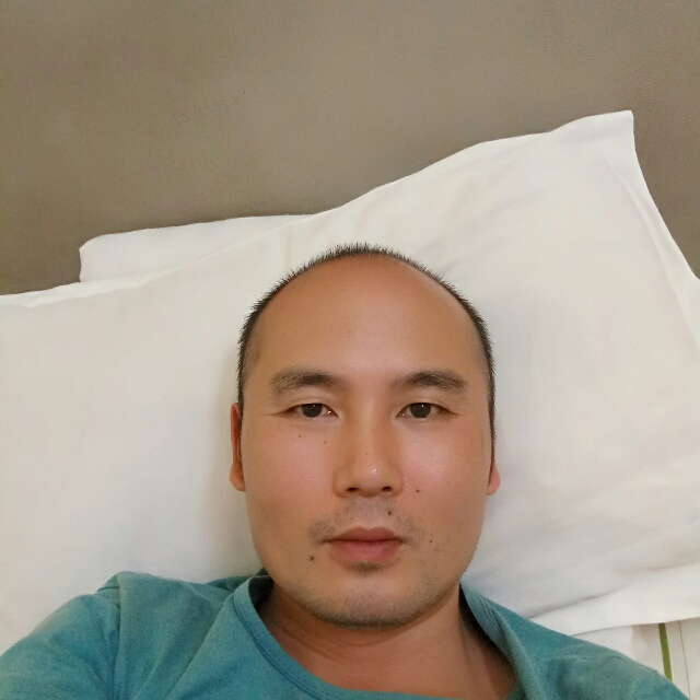 老实就墨镜的照片