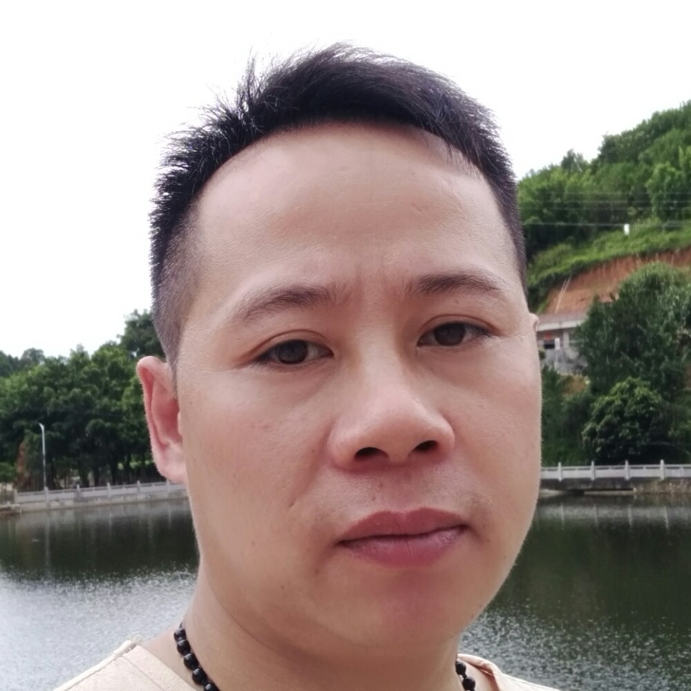 闪闪挽手篮球的照片