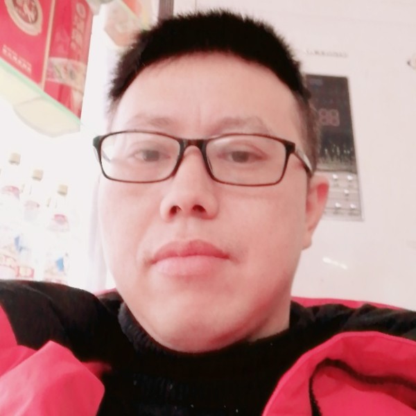 秋风卷落叶的照片