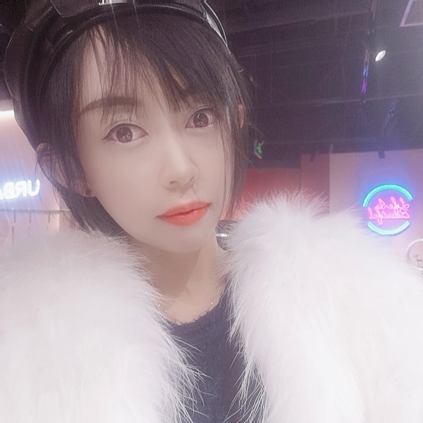 怡然的帽子的照片