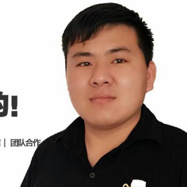 俊秀巨人的照片